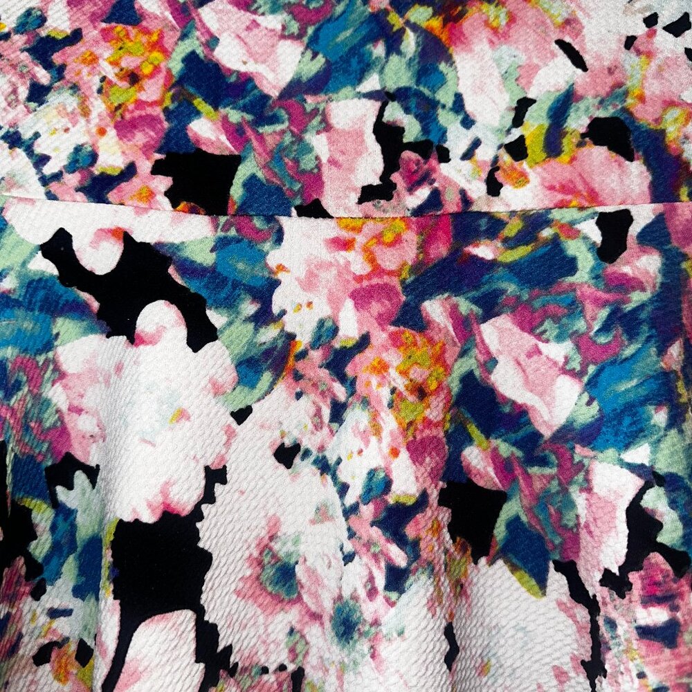 Stretchy Floral Frenchi Dress - Picture 4 of 4